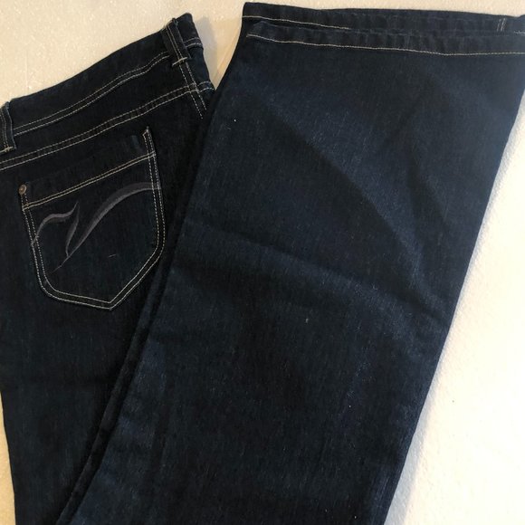 NWT Gloria Vanderbilt Mid Rise Flare jeans Size 16 Front Button/Zipper - Picture 4 of 4